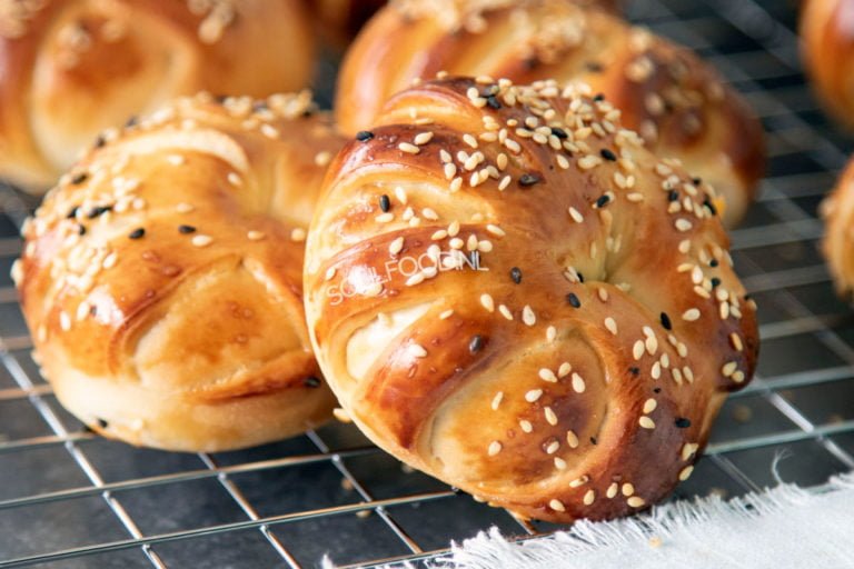 Tonijnbroodjes gevulde broodjes met tonijn pittig recept