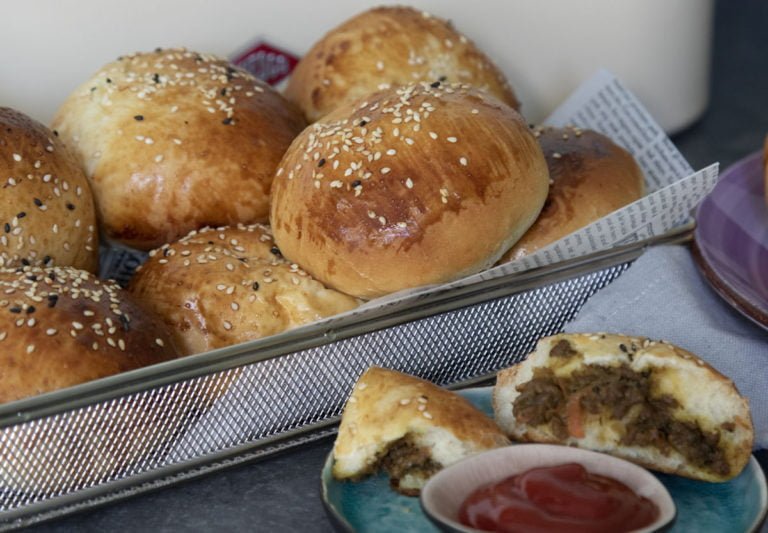 pittige gehaktbroodjes saucijzenbroodjes worstenbroodjes recept jurino
