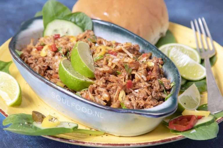 pulled chicken recept caribische hete kip broodje