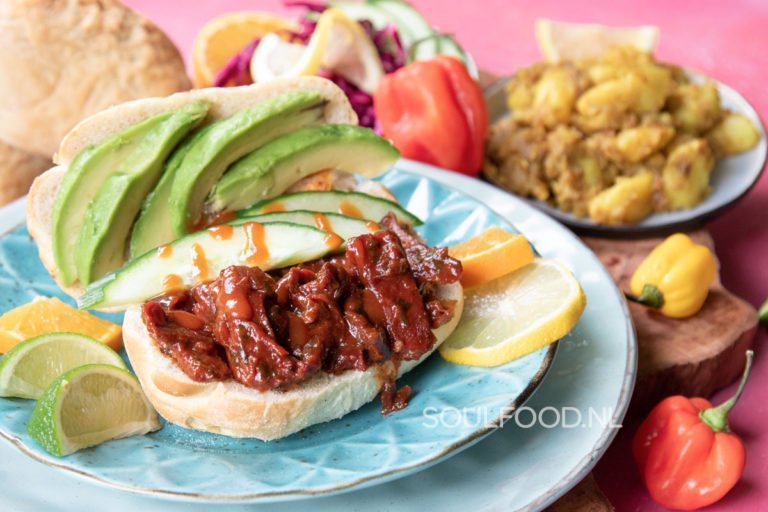 zoutvlees zelf maken Surinaams broodje zoutvlees recept