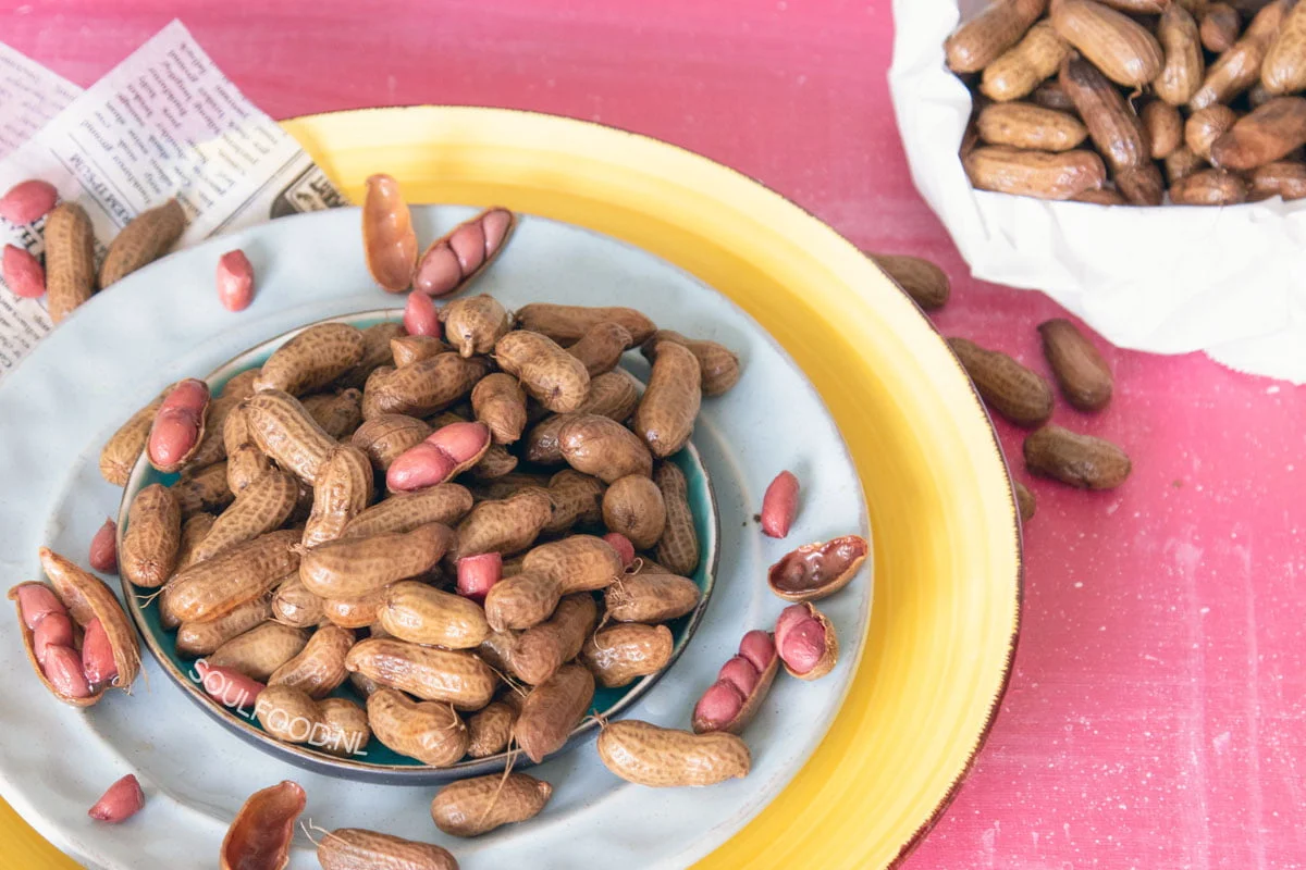 boiled green peanuts pinda herebe gekookte rauwe doppinda's