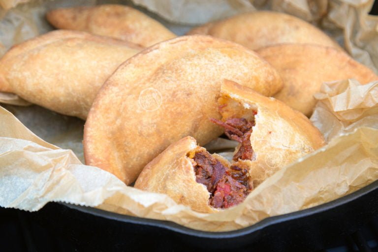 barbecue bbq smoked pork cheek varkenswangen antilliaanse pastechi recept