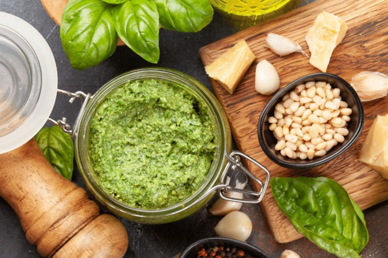 zelf pesto maken recept voor pesto alla Genovese