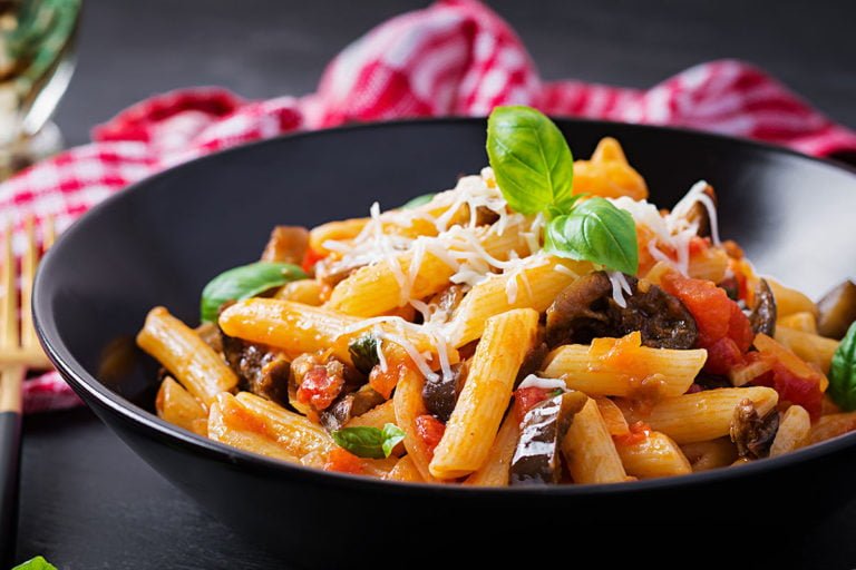 penne met vodka en aubergine vegan recept plantaardig