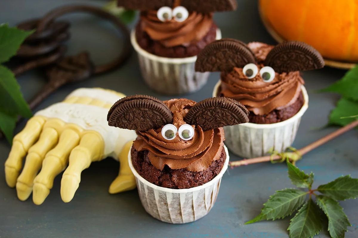 Halloween bat cupcakes chocolate frosting buttercream