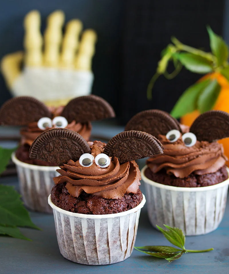 Halloween bat cupcakes chocolate frosting buttercream