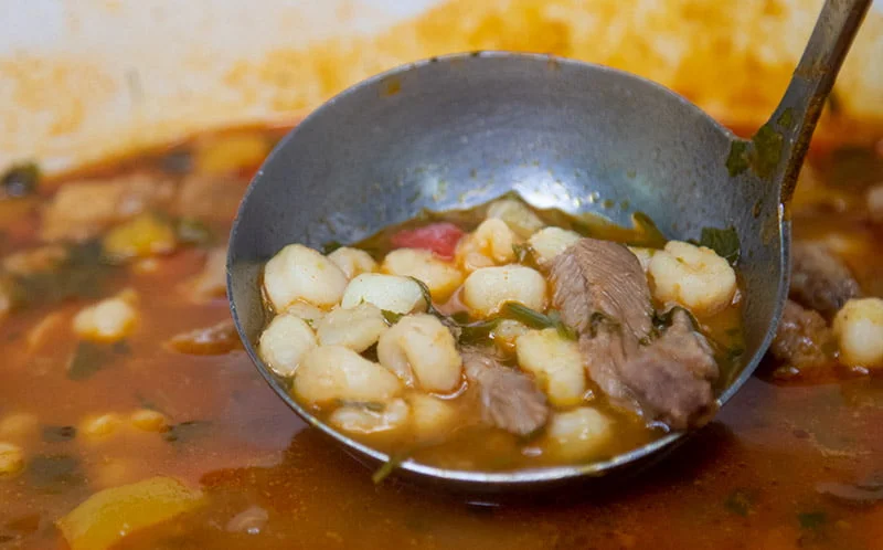hominy mais stoofschotel karbonade recept