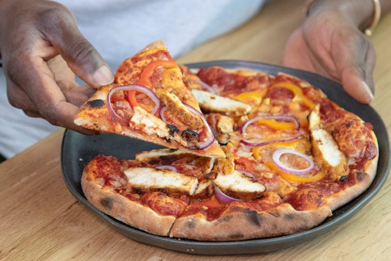 Caribbean Jamaican Jerk Chicken Pizza recept