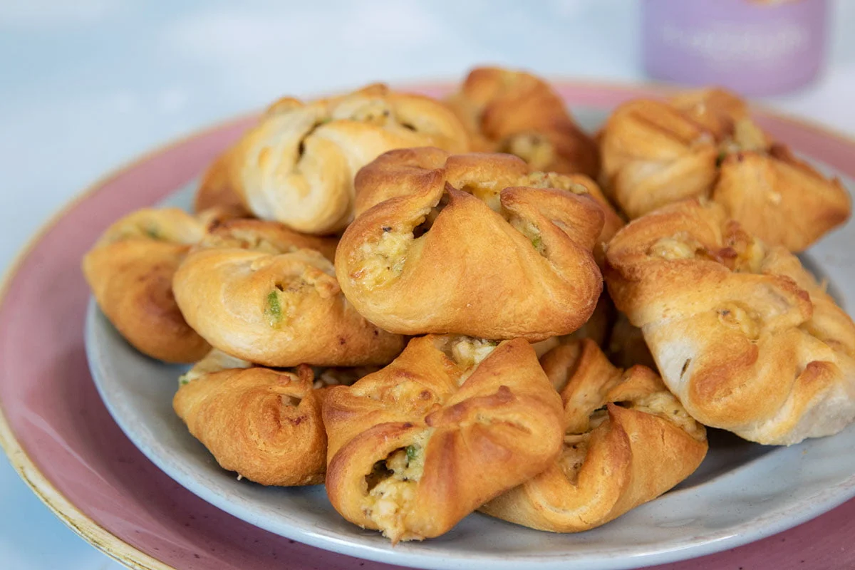 quick chicken cream cheese patties pastechi croissant dough Danerolles