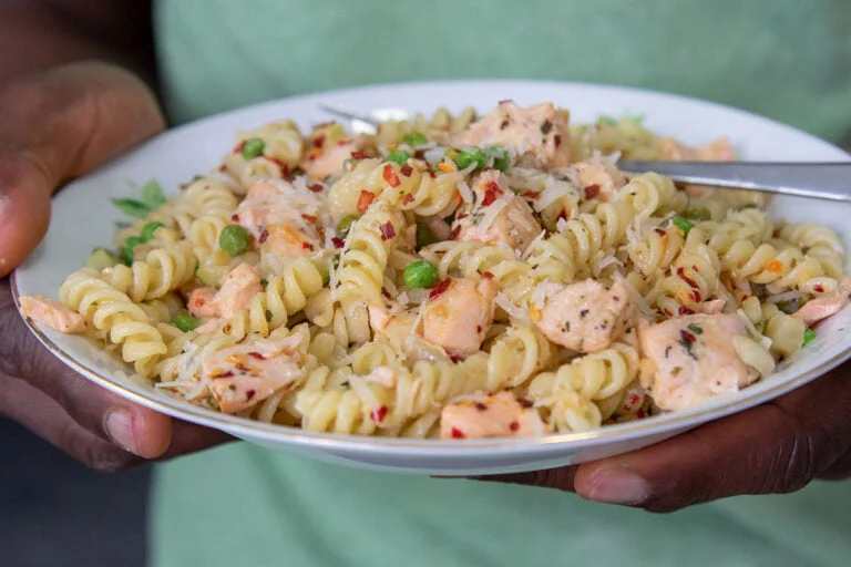 10 minute pasta with salmon, peas and zucchini Jurino