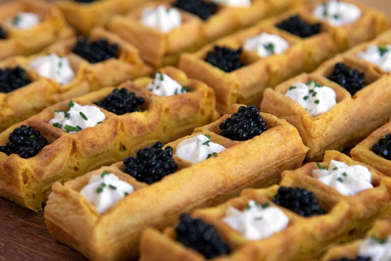 pompoen wafels met vegan kaviaar veganistisch pumpkin wafflesticks