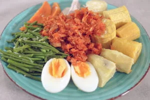 Surinamese heri heri is a very special dish. This version is with cassava, sweet potato, plantains, cod and long beans.