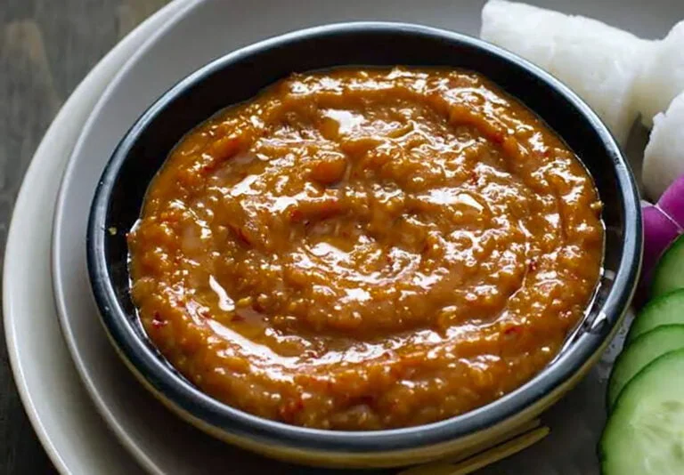 Surinaamse baka bana recept met pindasambal